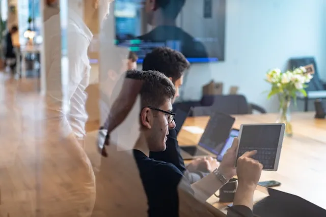 Equipe au travail chez Lausanne Marketing